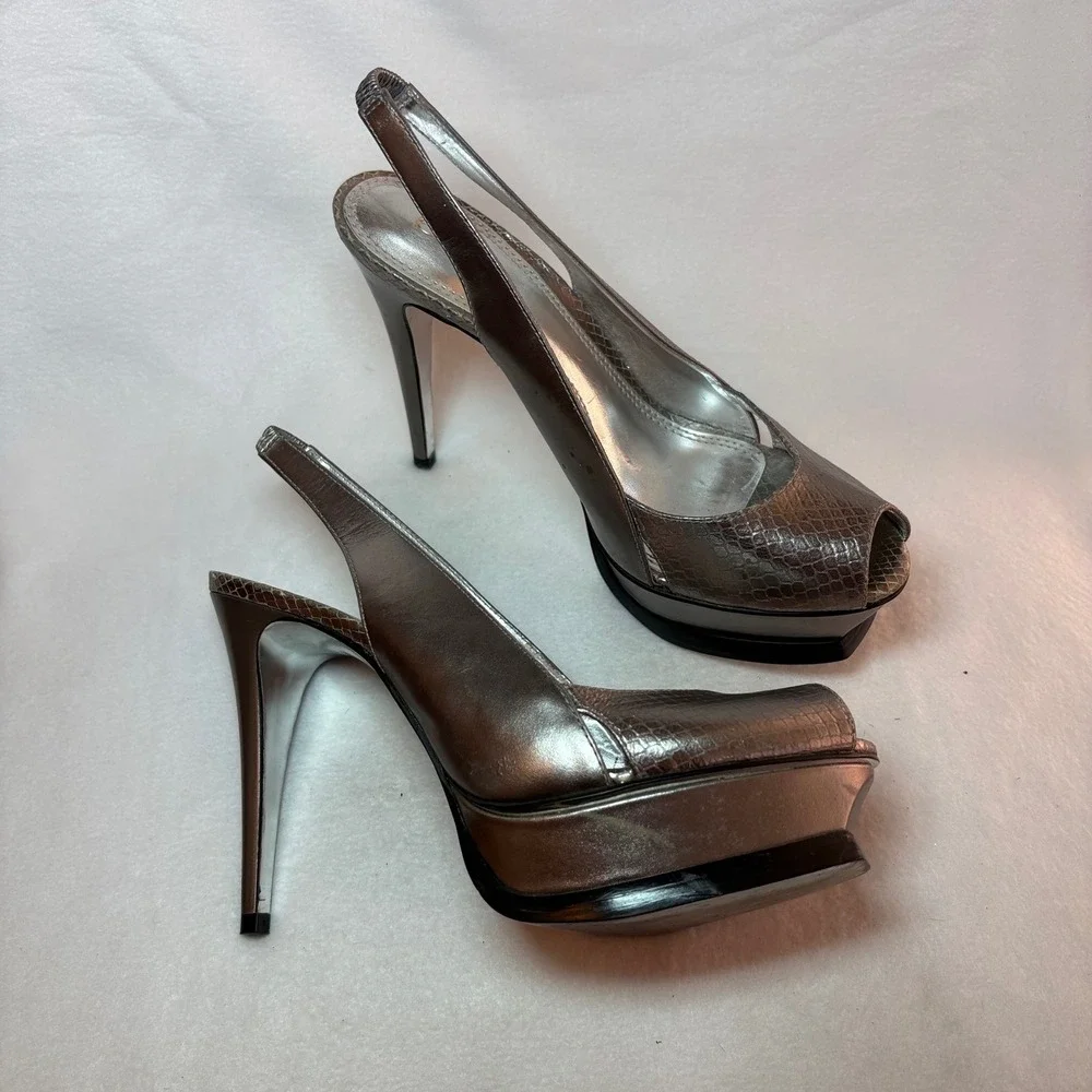 Bebe Silver Metallic Snakeskin Platform Peep Toe Slingback Stiletto Heels 8B
